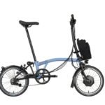 Brompton Vélo Pliant Électrique 16″ – Electric C Line Explore – 6-Speed – High Bar – Extended Seatpost – 2023 – cloud blue