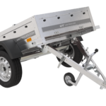 Petite remorque 150 KIPP – Bâche plate grise, roue jockey et tiges de support